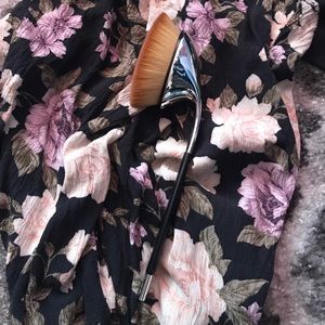 ✨FINAL WEEK✨Artis oval 8 face makeup brush